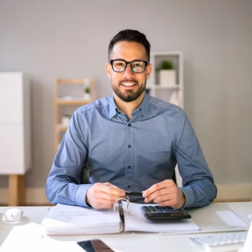 مستشار قانوني (Legal Advisor)